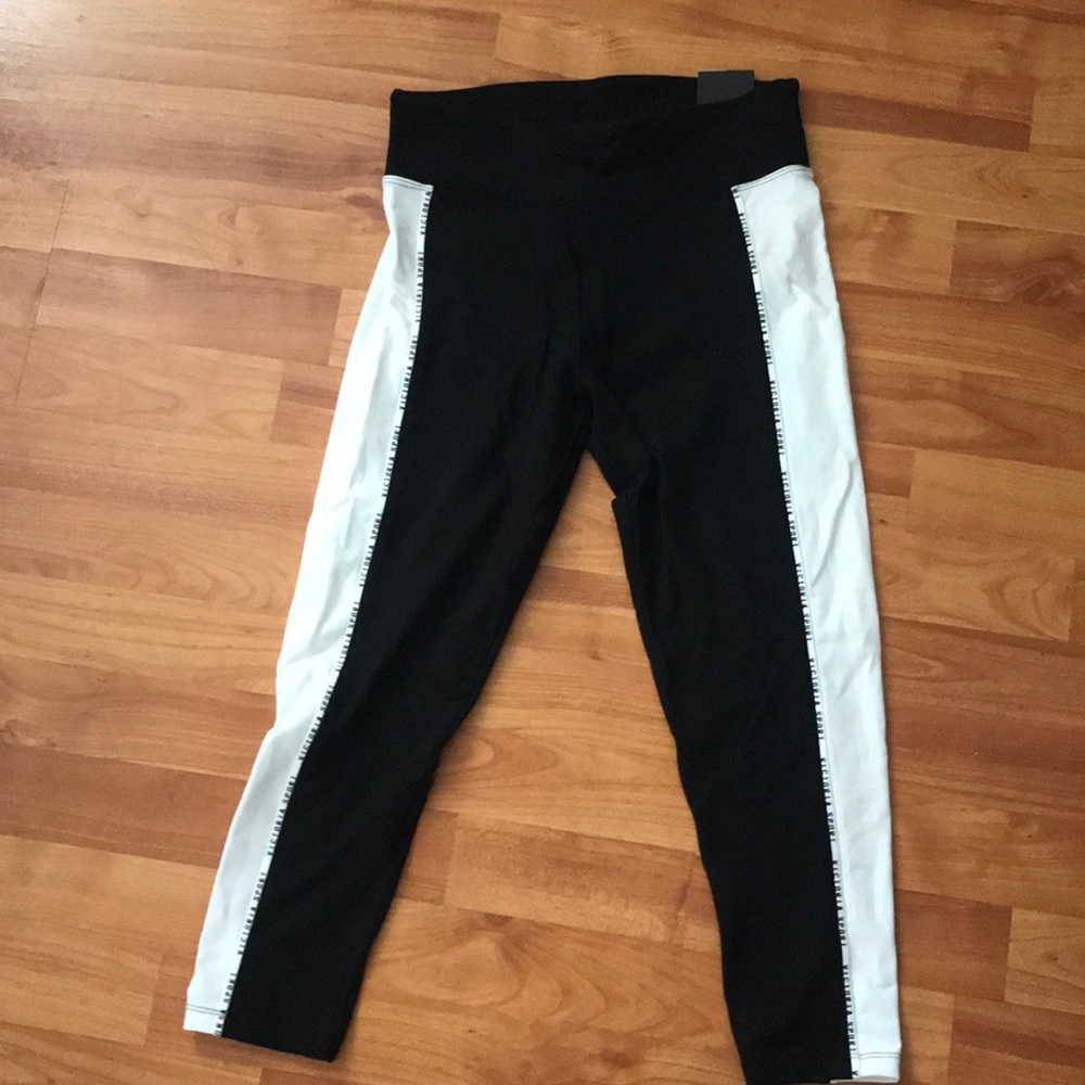 Black and white VS workout pants - NWT!
